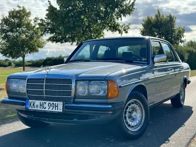 Gebraucht Mercedes 250 140 PS (102 kW) 1983 Silber Limousine