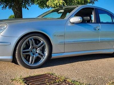 Usata Mercedes E55 AMG AMG 476 CV (350 kW) 2004 Argento Berlina