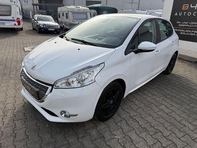 Gebraucht Peugeot 208 Active 82 PS (60 kW) 2013 Weiß Kleinwagen