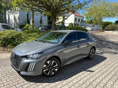 Usata Peugeot 208 Allure 101 CV (74 kW) 2024 Grigio Utilitaria
