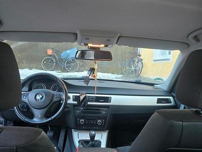 Gebraucht BMW 318 143 PS (105 kW) 2008 Grau Limousine