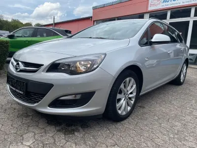 Gebraucht Opel Astra Edition 110 PS (80 kW) 2015 Silber Limousine