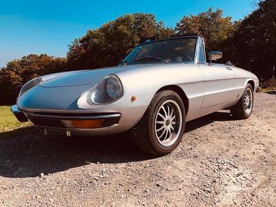 Gebraucht Alfa Romeo Spider 136 PS (100 kW) 1973 Silber Cabrio