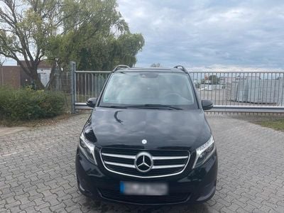 Mercedes V220