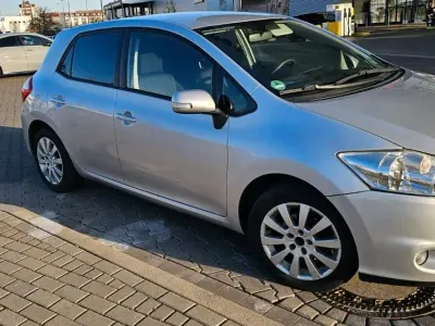 Gebraucht Toyota Auris 90 PS (66 kW) 2026 Grau Kleinwagen
