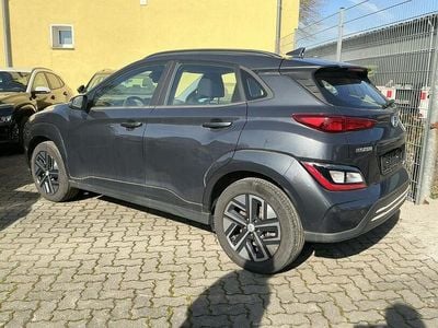 Begagnad Hyundai Kona Select 100 kW (136 HK) 2023 Svart SUV