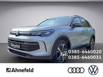 Oyster silver Gebraucht 2024 VW Tiguan Life SUV | 39.950 € (Teuer)