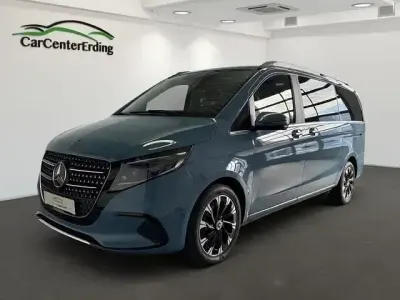 Gebraucht Mercedes V220 163 PS (119 kW) 2025 Blau Van / Kleinbus