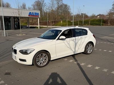 Gebraucht BMW 114 Sport Line 102 PS (75 kW) 2014 Weiß Kleinwagen