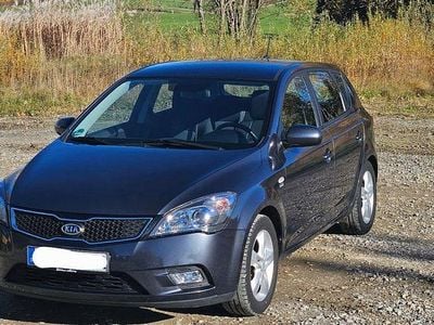 Grau Gebraucht 2012 Kia Ceed Edition 7 Kleinwagen | 7.240 € (Fairer Preis)