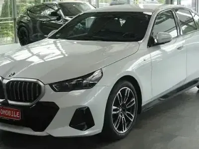 Gebraucht BMW 520 M Sport 197 PS (144 kW) 2025 Weiß Limousine