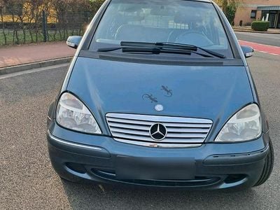 Usata Mercedes A190 Avantgarde 125 CV (91 kW) 2004 Blu Utilitaria