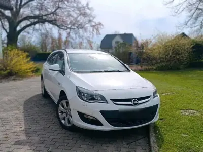 Usata Opel Astra 136 CV (100 kW) 2015 Bianco Station wagon
