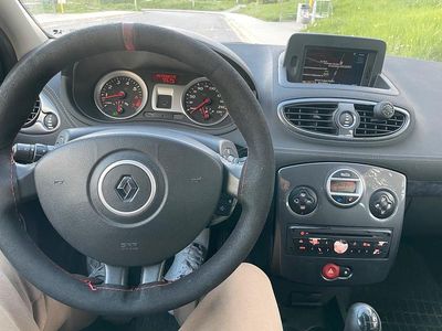 Second-hand Renault Clio II 75 CP (55 kW) 2010 Negru Hatchback