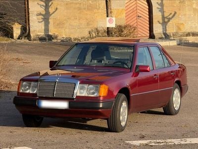 Usata Mercedes E200 118 CV (86 kW) 1990 Rosso Berlina