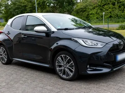 Gebraucht Toyota Yaris Elegant 125 PS (91 kW) 2021 Schwarz Kleinwagen