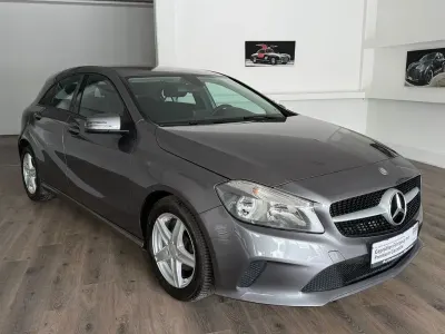 Używany Mercedes A180 Edition 109 KM (80 kW) 2016 Szary Sedan/Limuzyna