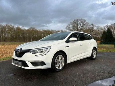 Usado Renault Mégane IV Life 101 HP (74 kW) 2017 Branco Sedan
