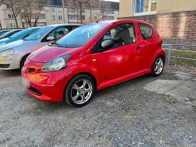 Gebraucht Toyota Aygo Sport 68 PS (50 kW) 2006 Rot Kleinwagen