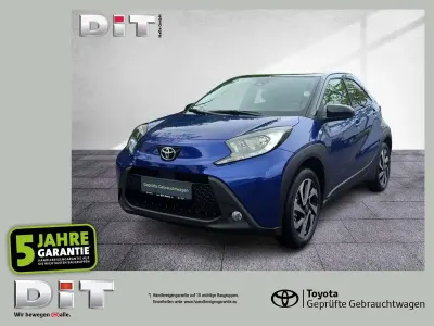 Neu Toyota Aygo 72 PS (52 kW) 2025 Juniper blue (8y8)/ black mica Kleinwagen