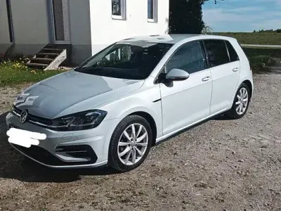 Gebraucht VW Golf VII Highline 125 PS (91 kW) 2017 Andere farben Limousine