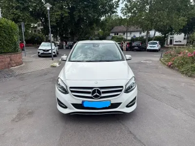 Gebraucht Mercedes B180 122 PS (89 kW) 2017 Weiß Kleinwagen