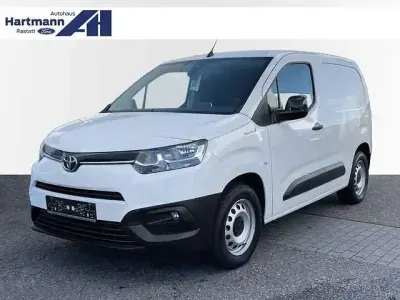 Begagnad Toyota Proace City City 100 kW (136 HK) 2023 Vit Minibuss