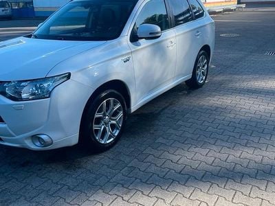 Gebraucht Mitsubishi Outlander P-HEV 201 PS (147 kW) 2014 SUV