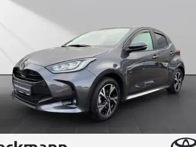 Używany Toyota Yaris Hybrid Comfort 117 KM (86 kW) 2025 Szary Hatchback