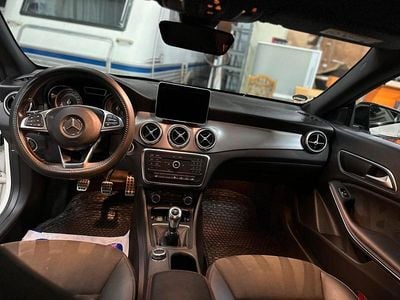 Gebraucht Mercedes CLA180 Shooting Brake AMG line 122 PS (89 kW) 2015 Weiß Kombi