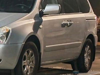 Gebraucht Kia Carnival EX 185 PS (136 kW) 2007 Silber Van / Kleinbus