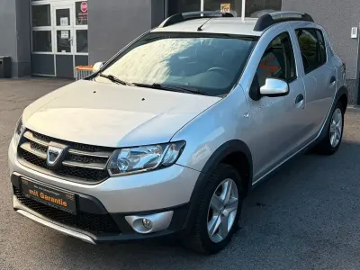 Gebraucht Dacia Sandero Prestige 90 PS (66 kW) 2013 Grau Limousine