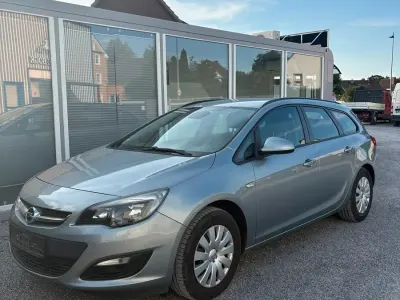 Gebraucht Opel Astra Edition 136 PS (100 kW) 2014 Blau Kombi