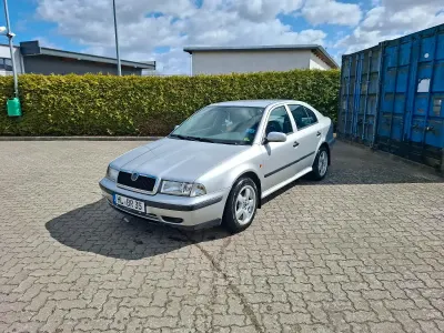 Gebraucht Skoda Octavia 101 PS (74 kW) 1998 Silber Limousine