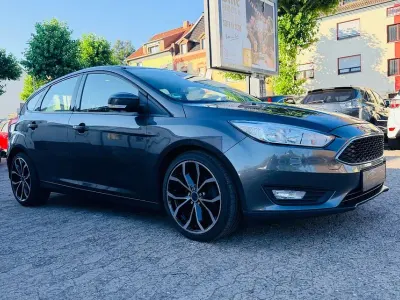 Gebraucht Ford Focus Trend 125 PS (91 kW) 2015 Grau Limousine