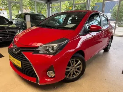 Gebraucht Toyota Yaris 99 PS (72 kW) 2014 Rot Kleinwagen