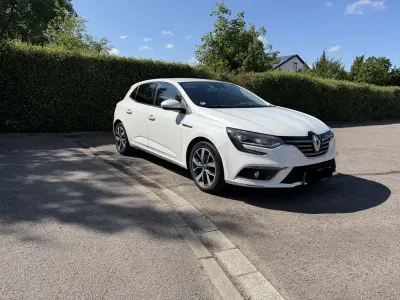 Gebraucht Renault Mégane Bose Edition 132 PS (97 kW) 2017 Weiß Limousine