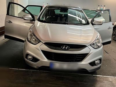 gebraucht Hyundai ix35 silber Fahrzeug