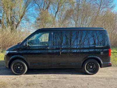 Używany VW California Beach 150 KM (110 kW) 2023 Czarny Van