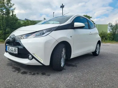 Używany Toyota Aygo X-play 69 KM (50 kW) 2016 Biały Hatchback