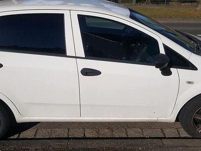 Begagnad Fiat Grande Punto 50 HK (36 kW) 2011 Vit Halvkombi