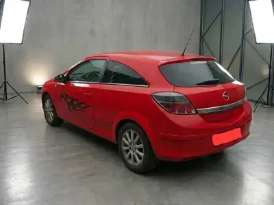 Gebraucht Opel Astra 90 PS (66 kW) 2009 Rot Coupé