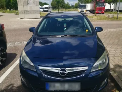 Gebraucht Opel Astra 110 PS (80 kW) 2012 Blau Kombi