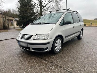 Second-hand VW Sharan 116 CP (85 kW) 2002 Argintiu Monovolum