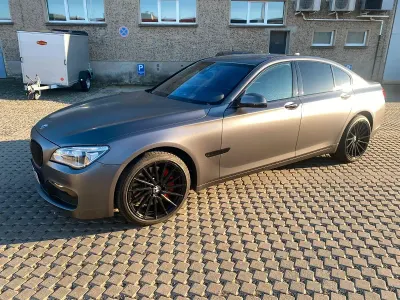 Używany BMW 750L Performance 381 KM (280 kW) 2013 Czarny Sedan/Limuzyna