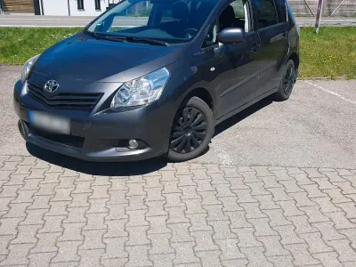 Gebraucht Toyota Verso 126 PS (92 kW) 2013 Grau Van / Kleinbus