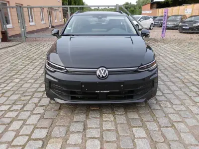 Gebraucht VW Golf VIII Life 116 PS (85 kW) 2024 Grau Kombi