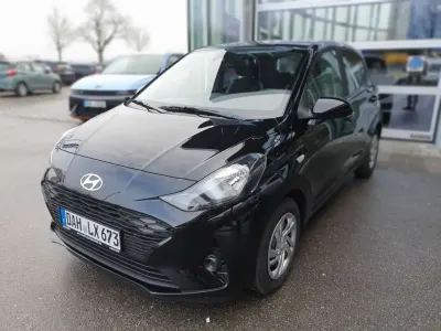 Gebraucht Hyundai i10 Select 63 PS (46 kW) 2024 Grün schwarz Kleinwagen