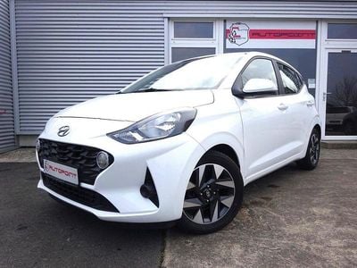 Gebraucht Hyundai i10 Trend 67 PS (49 kW) 2022 Polar white Kleinwagen