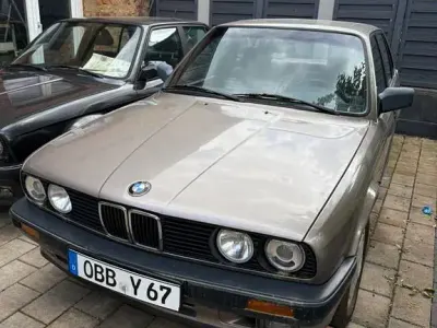 Gebraucht BMW 324 117 PS (86 kW) 1989 Gold Limousine